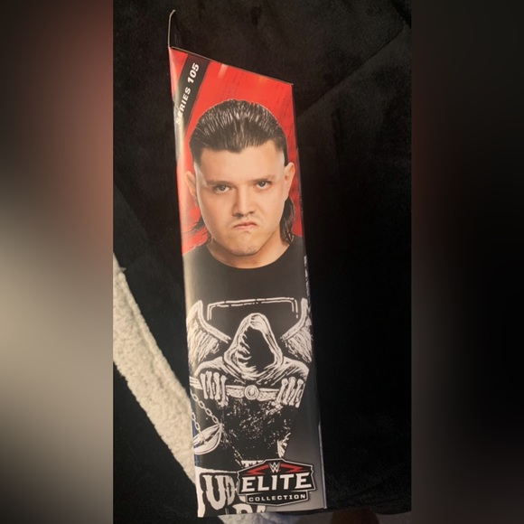 WWE Mattel “Dirty” Dominik Mysterio Elite 105 - Picture 4 of 4